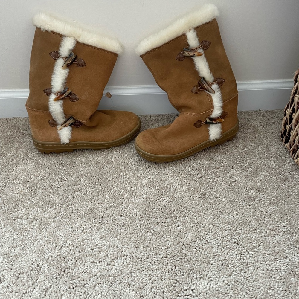 Bass woman’s boots. Size 6